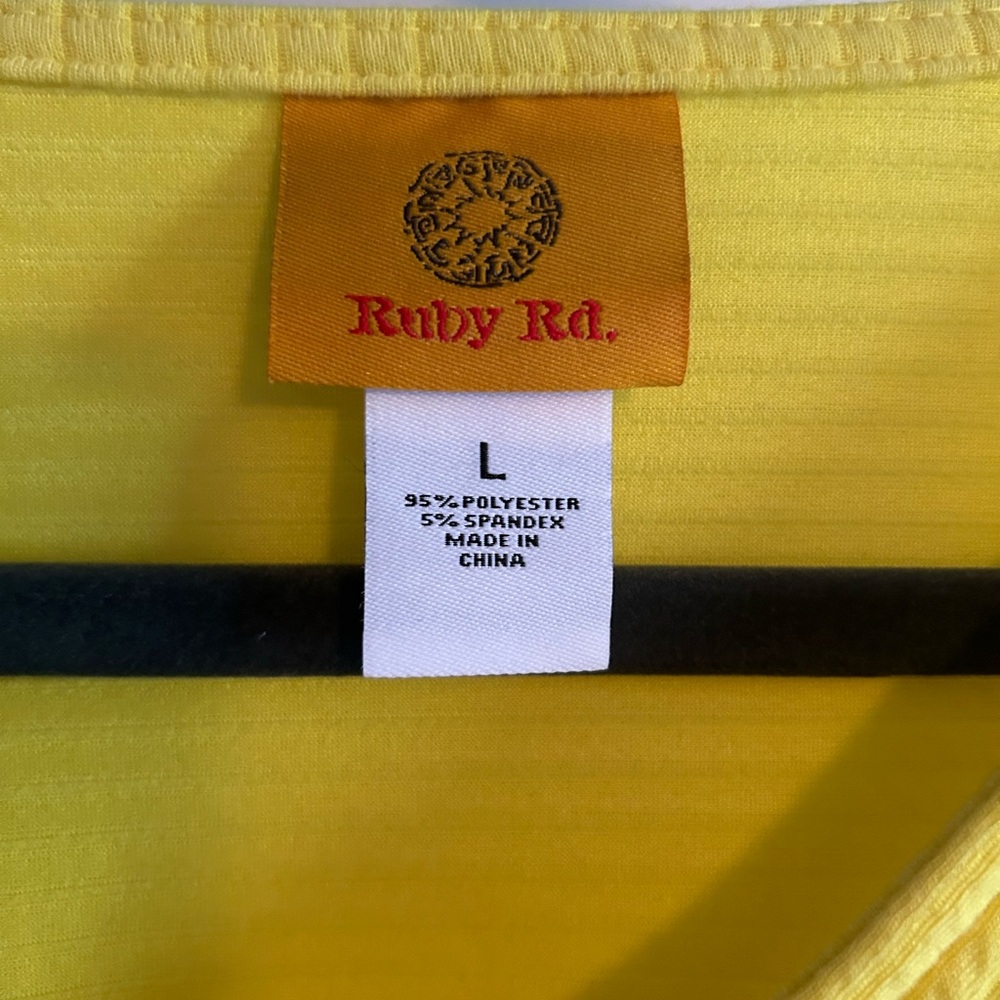 Yellow top - Picture 4 of 4